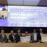 CÂMARA ENTREGA TÍTULOS DE CIDADÃO DO RECIFE A RANILSON RAMOS E A MURILO CAVALCANTI