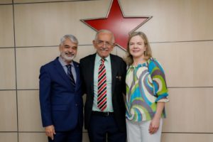 PREFEITO YVES RIBEIRO SE REUNIU COM A PRESIDENTE DO PT GLEISI HOFFMANN E O SENADOR HUMBERTO COSTA