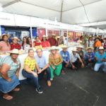 PREFEITO MANO MEDEIROS E PRODUTORES RURAIS COMEMORAM SUCESSO DO I FESTIVAL DO MILHO DA AGRICULTURA FAMILIAR DO JABOATÃO