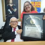 ADILSON RECEBE MEDALHA ALUÍSIO MAGALHÃES