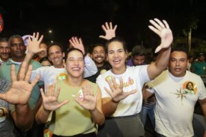 NESTE SÁBADO MIRELLA ALMEIDA FAZ CAMINHADA GIGANTE COM RAQUEL, PRISCILA E LIDERANÇAS POLÍTICAS