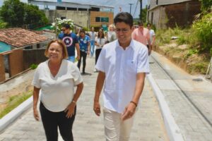 NADEGI ENTREGA MAIS UMA RUA PAVIMENTADA NO BAIRRO DA TABATINGA