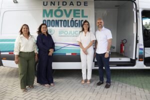 PREFEITA CÉLIA SALES ENTREGA VEÍCULOS PARA ATENDIMENTOS DE SAÚDE EM IPOJUCA VIA EMENDA DO DEPUTADO ROMERO SALES FILHO.